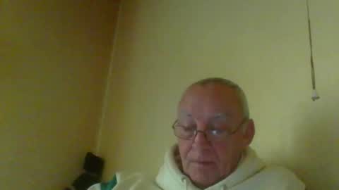 Snapshot of xxdavidxxt chatting on 12-16-24, 10:29 David online show from 12-16-24, 10:29