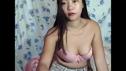 Snapshot of xxkylie18 chatting on 09-22-25, 07:05 xxkylie18 online show from 09-22-25, 07:05