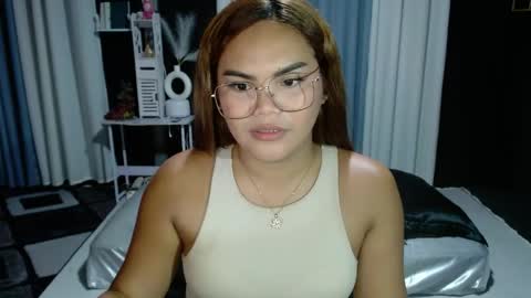 Snapshot of xxkylie_smithxx chatting on 04-10-26, 04:23 Kylie Smith online show from 04-10-26, 04:23