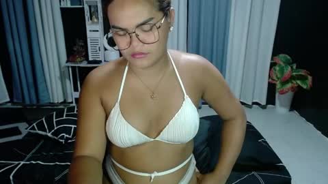 Snapshot of xxkylie_smithxx chatting on 04-23-26, 12:29 Kylie Smith online show from 04-23-26, 12:29