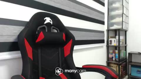 Snapshot of xxmonsterbigcockxx chatting on 03-15-26, 11:33 Kaycee online show from 03-15-26, 11:33