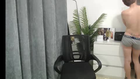 Snapshot of xxsebastian18 chatting on 02-10-25, 02:48 seb online show from 02-10-25, 02:48