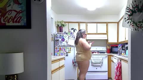 Strawberry Jane online show from 12-14-25, 09:30