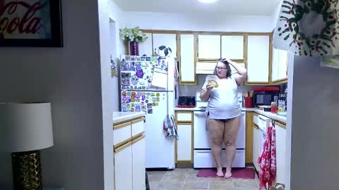 Strawberry Jane online show from 12-16-25, 05:23