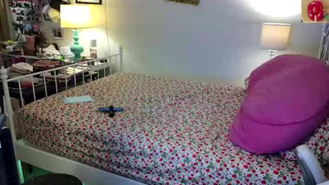 Strawberry Jane online show from 03-24-26, 03:22