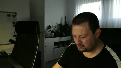 Eddi online show from 10-16-25, 05:52