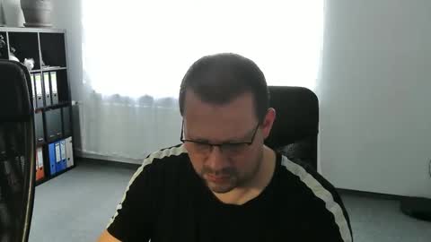 Eddi online show from 12-17-25, 09:37