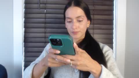 Lola online show from 10-22-25, 05:02