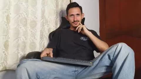 Snapshot of xxxhome_alonexxx chatting on 06-05-26, 08:14 Kev online show from 06-05-26, 08:14