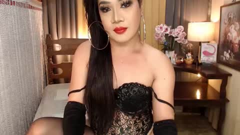 QUEENCY online show from 01-27-25, 06:41