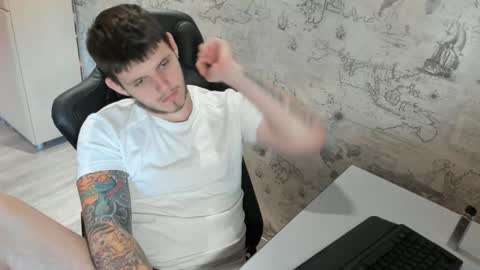 Snapshot of xxxrussel chatting on 09-11-25, 01:44 xxxrussel online show from 09-11-25, 01:44