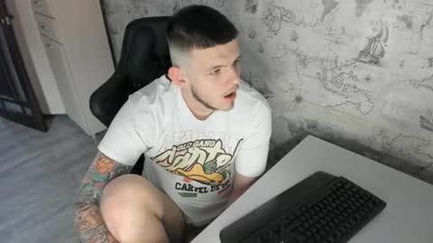 Snapshot of xxxrussel chatting on 09-18-25, 07:21 xxxrussel online show from 09-18-25, 07:21