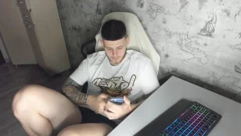 Snapshot of xxxrussel chatting on 09-19-25, 07:03 xxxrussel online show from 09-19-25, 07:03