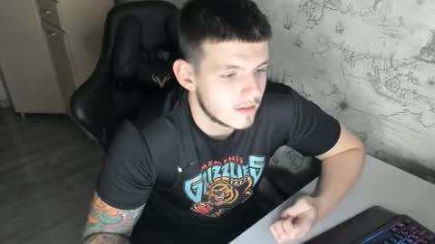Snapshot of xxxrussel chatting on 10-11-25, 05:00 xxxrussel online show from 10-11-25, 05:00