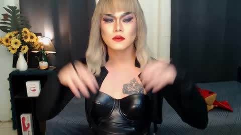 Snapshot of xyournightmarequeenx chatting on 12-15-24, 11:09 QueenMarina online show from 12-15-24, 11:09