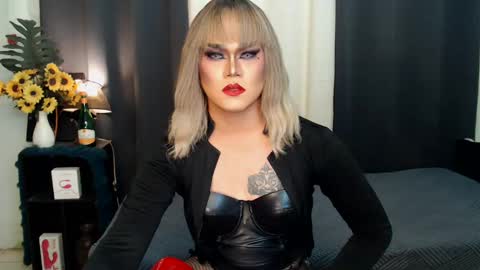 Snapshot of xyournightmarequeenx chatting on 12-24-24, 07:55 QueenMarina online show from 12-24-24, 07:55