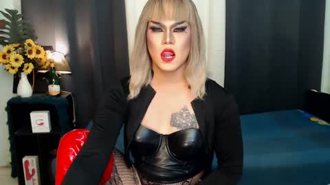 Snapshot of xyournightmarequeenx chatting on 12-29-24, 07:00 QueenMarina online show from 12-29-24, 07:00