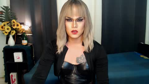 Snapshot of xyournightmarequeenx chatting on 12-30-24, 01:04 QueenMarina online show from 12-30-24, 01:04