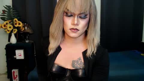 Snapshot of xyournightmarequeenx chatting on 01-07-25, 01:59 QueenMarina online show from 01-07-25, 01:59