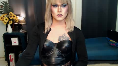 Snapshot of xyournightmarequeenx chatting on 01-08-25, 09:23 QueenMarina online show from 01-08-25, 09:23