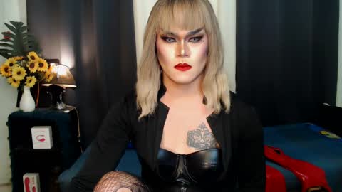 Snapshot of xyournightmarequeenx chatting on 01-11-25, 11:46 QueenMarina online show from 01-11-25, 11:46
