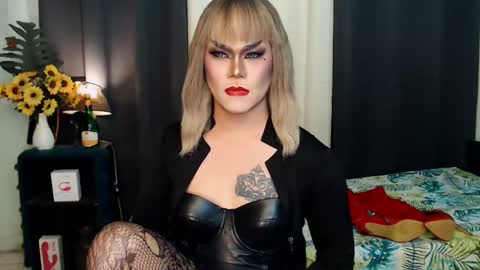 Snapshot of xyournightmarequeenx chatting on 01-15-25, 07:34 QueenMarina online show from 01-15-25, 07:34