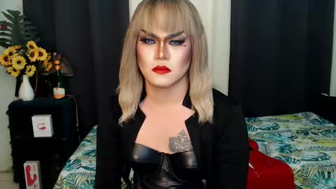 Snapshot of xyournightmarequeenx chatting on 01-17-25, 12:31 QueenMarina online show from 01-17-25, 12:31
