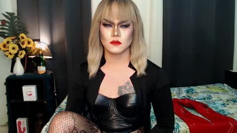 Snapshot of xyournightmarequeenx chatting on 01-21-25, 12:57 QueenMarina online show from 01-21-25, 12:57