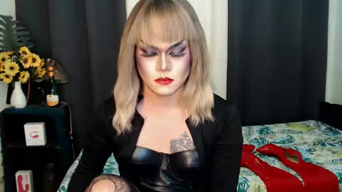 Snapshot of xyournightmarequeenx chatting on 01-29-25, 12:13 QueenMarina online show from 01-29-25, 12:13