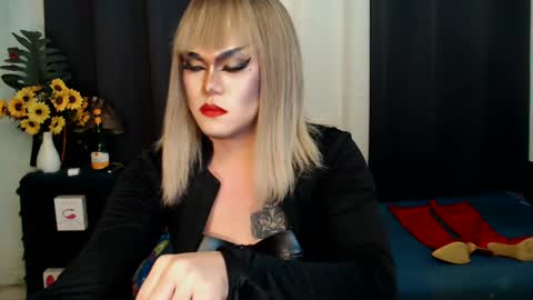 Snapshot of xyournightmarequeenx chatting on 02-17-25, 08:52 QueenMarina online show from 02-17-25, 08:52