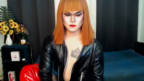 Snapshot of xyournightmarequeenx chatting on 02-21-25, 01:11 QueenMarina online show from 02-21-25, 01:11