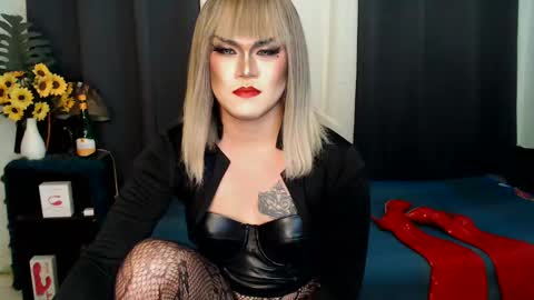 Snapshot of xyournightmarequeenx chatting on 02-23-25, 01:46 QueenMarina online show from 02-23-25, 01:46