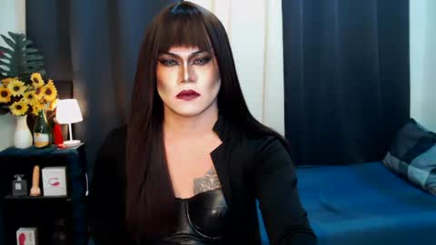 Snapshot of xyournightmarequeenx chatting on 09-09-25, 05:56 QueenMarina online show from 09-09-25, 05:56