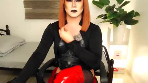 Snapshot of xyournightmarequeenx chatting on 03-15-26, 09:54 QueenMarina online show from 03-15-26, 09:54