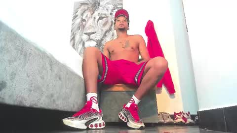 Snapshot of y0ung_master_ chatting on 11-26-25, 02:01 Sr. Y0ung Master online show from 11-26-25, 02:01