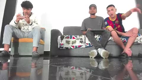 Snapshot of y0ung_master_ chatting on 12-21-25, 04:19 Sr. Y0ung Master online show from 12-21-25, 04:19