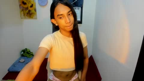 Snapshot of y_spicyhotbella chatting on 06-14-26, 03:14 Bella online show from 06-14-26, 03:14