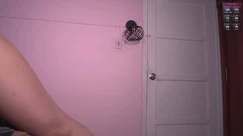 Snapshot of yahaira_26 chatting on 05-06-26, 11:43 petronila online show from 05-06-26, 11:43
