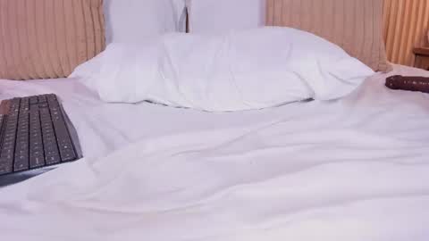 Yalezka online show from 06-14-26, 04:20