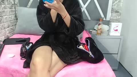 Snapshot of yanetrose chatting on 11-10-25, 03:16 yanetrose online show from 11-10-25, 03:16