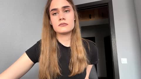 Snapshot of yangkohrs chatting on 04-04-26, 12:02 Kate online show from 04-04-26, 12:02