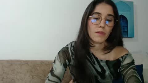 Snapshot of yani_28 chatting on 02-08-25, 02:04 Yani online show from 02-08-25, 02:04