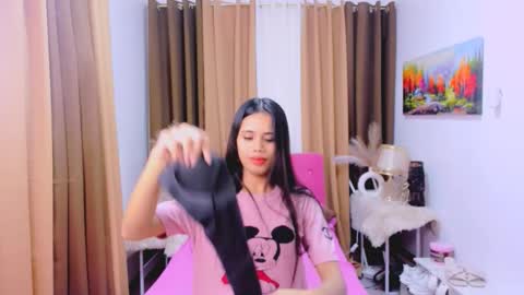 Snapshot of yanna_faulkerson chatting on 10-03-25, 01:57 Yanna online show from 10-03-25, 01:57