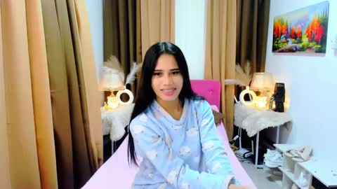 Snapshot of yanna_faulkerson chatting on 10-14-25, 02:56 Yanna online show from 10-14-25, 02:56