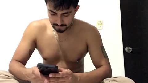 Snapshot of yanose117 chatting on 10-22-25, 04:35 Jony online show from 10-22-25, 04:35