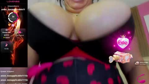 Snapshot of yasmin_bigtits chatting on 04-01-26, 10:05 Yasmin online show from 04-01-26, 10:05