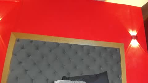 Snapshot of yayahilton chatting on 11-16-25, 02:44 YAYA online show from 11-16-25, 02:44