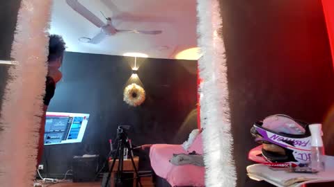 Snapshot of yayahilton chatting on 12-03-25, 05:04 YAYA online show from 12-03-25, 05:04