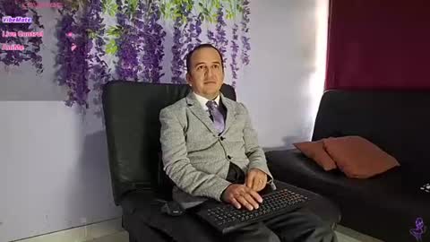 Hazzan online show from 06-17-26, 02:40