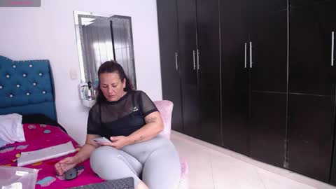 Snapshot of yazmin_mature chatting on 05-24-26, 03:50 Jasmin online show from 05-24-26, 03:50